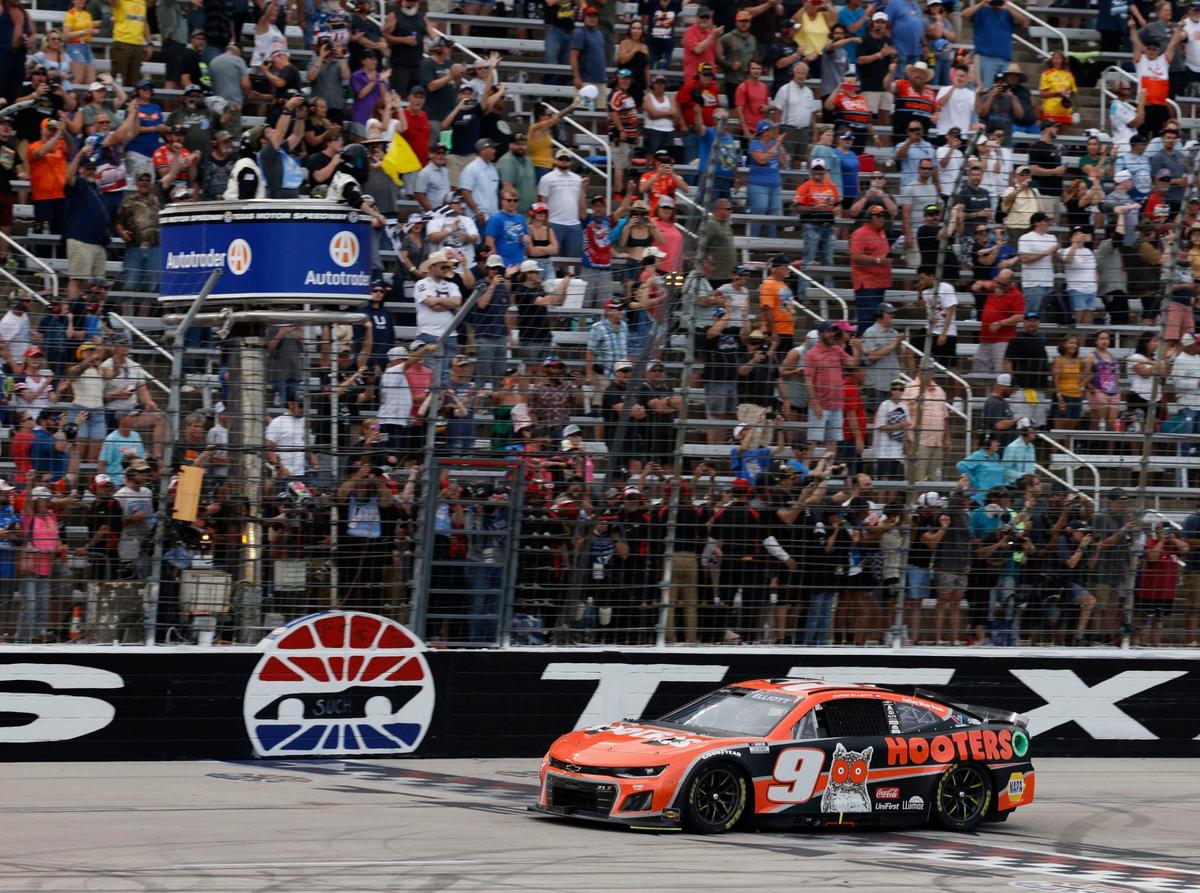 Chase Elliott (9) crosses the Finnish line winning the Auto Trader Echo Park 400 at Texas Motor Speedway in Fort Worth, Texas, April 14, 2024. Kyle Larson won stage 1. (Special to the Star-Telegram/Bob Booth)