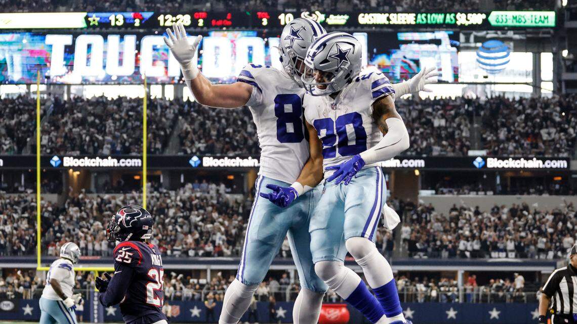 Dallas Cowboys running back Tony Pollard (20) celebrates with tight end Dalton Schultz (86) during the 2022 season. Will Pollard inherit Schultz’s franchise tag?