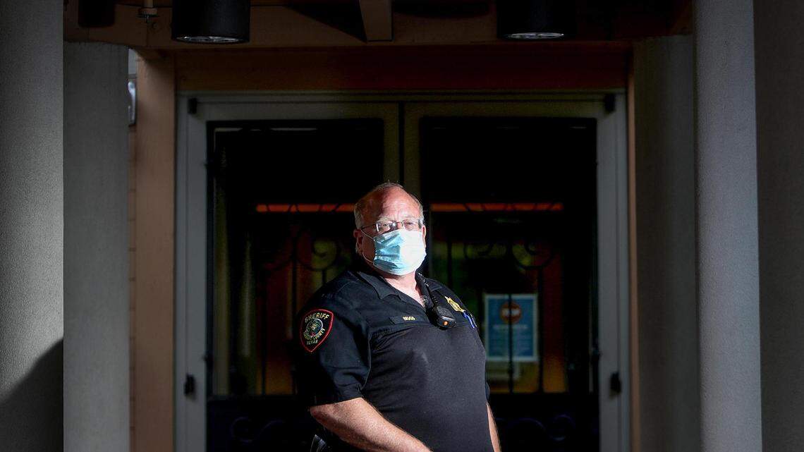 Deputy volunteers to feed families of sick kids at Ronald McDonald House of Fort Worth