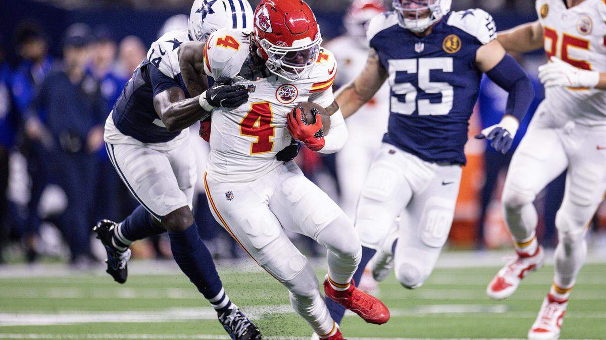 Chiefs wide receiver Rashee Rice (4) catches a pass in the second half of an NFL game between the Dallas Cowboys and the Kansas City Chiefs at AT&T Stadium in Arlington on Thursday, Nov. 27, 2025.