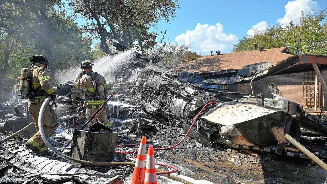 Military plane crashes in Lake Worth neighborhood; 2 pilots injured, 3 homes damaged