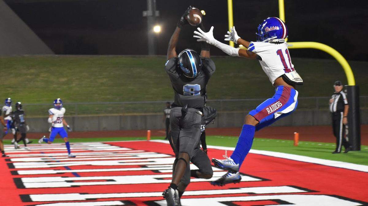 O.D Wyatt and Southwest faceoff during a high school football game at Clark Stadium in Fort Worth, Texas, Friday, September 23, 2022. O.D. Wyatt won 14-6. (Olivia Luttrell/Special to the Star-Telegram)