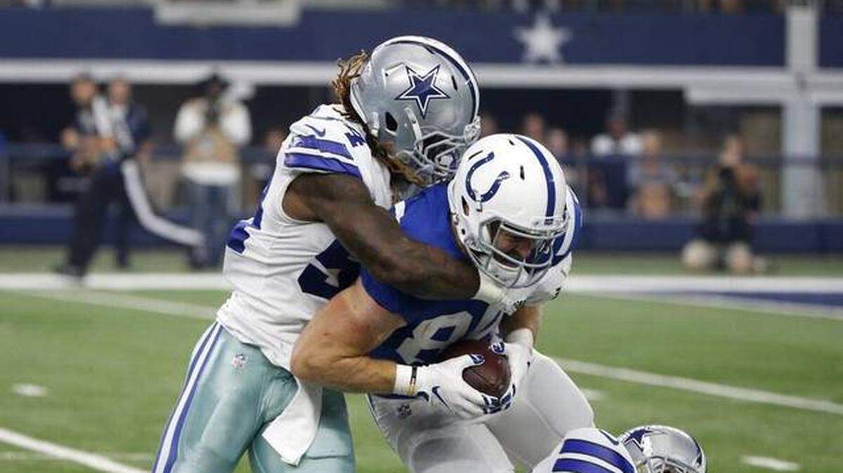Jaylon Smith had 99 tackles for the Cowboys last season, and is now playing without a knee brace since he suffered a devastating knee injury in his final college game.