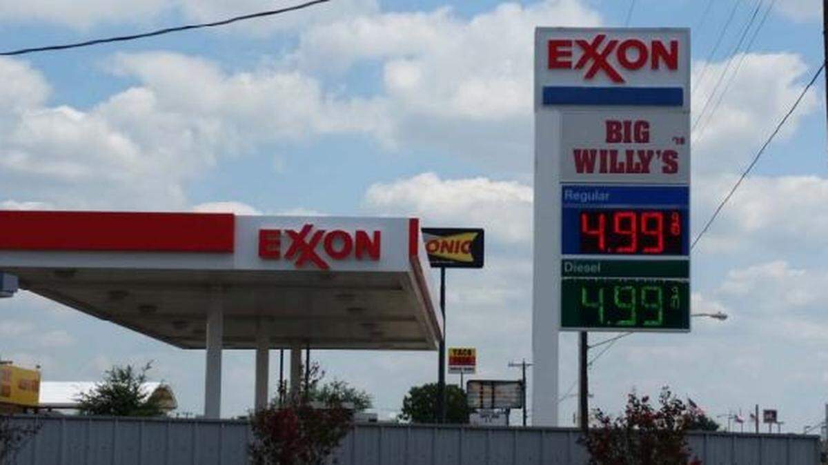 A sign at a Big Willy’s gas station, accused of price-gouging after Hurricane Harvey, according to a lawsuit filed by the Texas attorney general’s office.