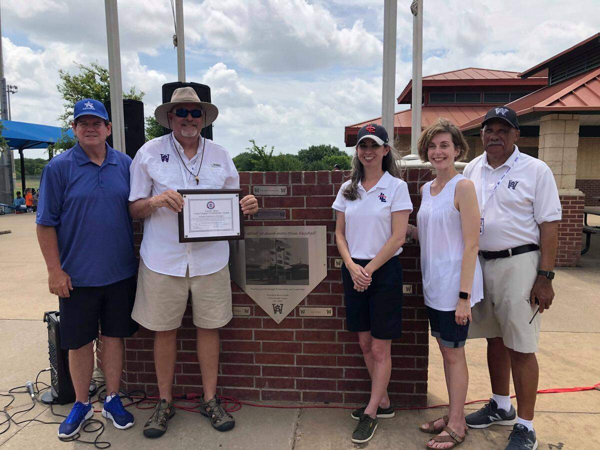 Arlington Mayor Jeff Williams with ASWLL president Brett Smith, Southwest Region Director Angela Garcia and Deputy Mayor Pro Tempore Victoria Farrar-Myers.