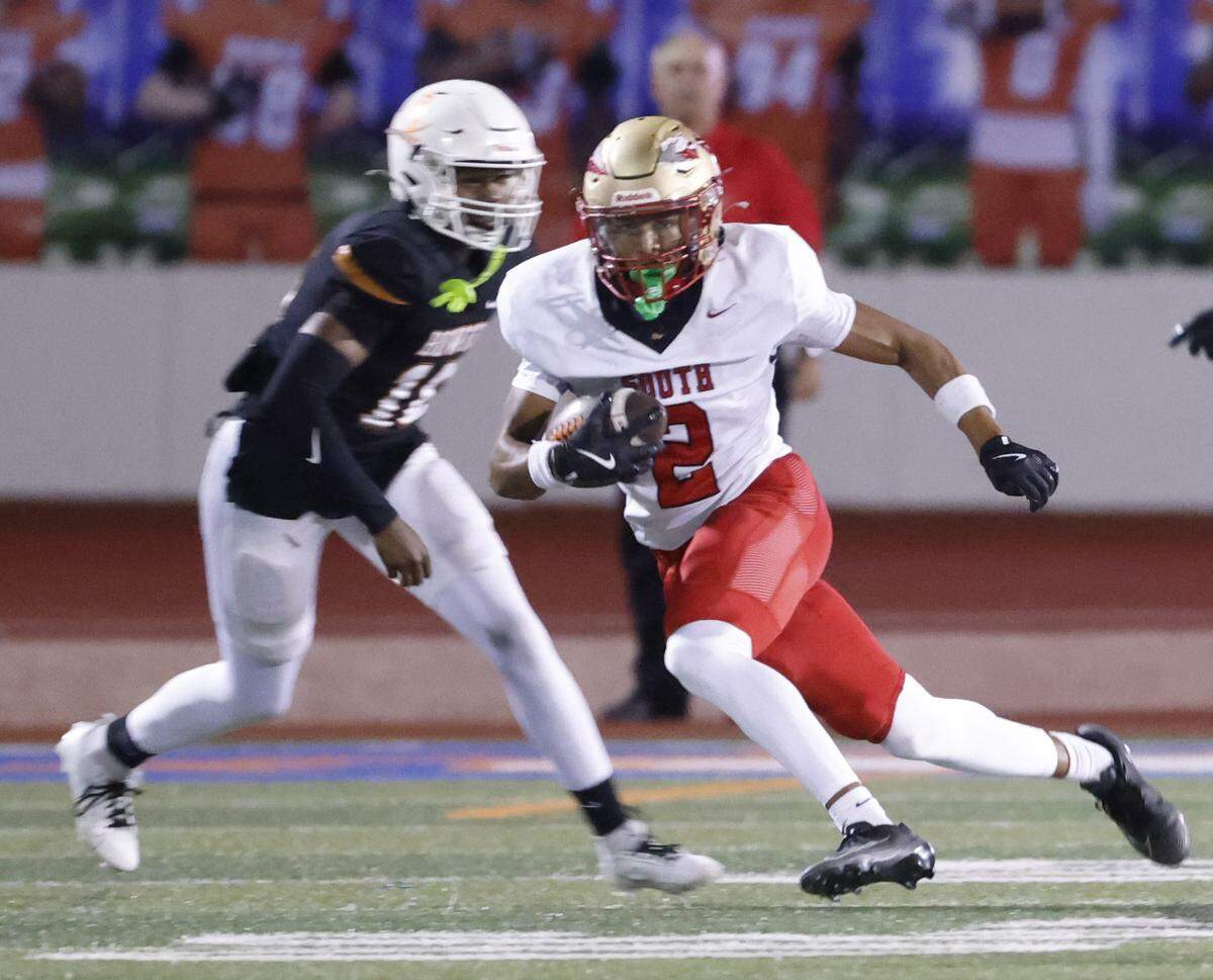 South Grand Prairie wide receiver Cade Wallace (2) cuts back to the outside after a kick off during the first half of a UIL football game between South Grand Prairie and Arlington Bowie at UTA Maverick Stadium in Arlington, Texas, Thursday Nov. 06, 2025.