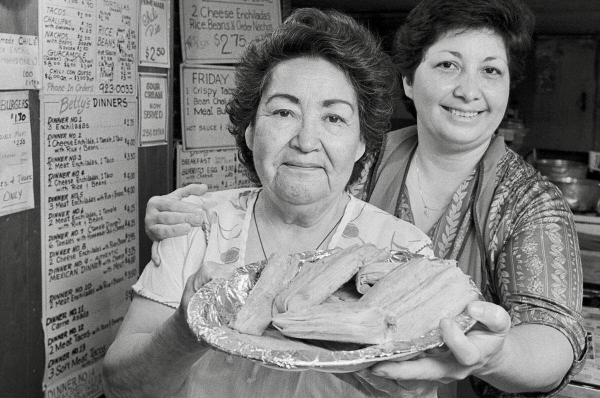 Betty Mendez, left, with daughter Virgie Martinez in 1985 at Betty’s, which became Mi Cocinita Restaurant.