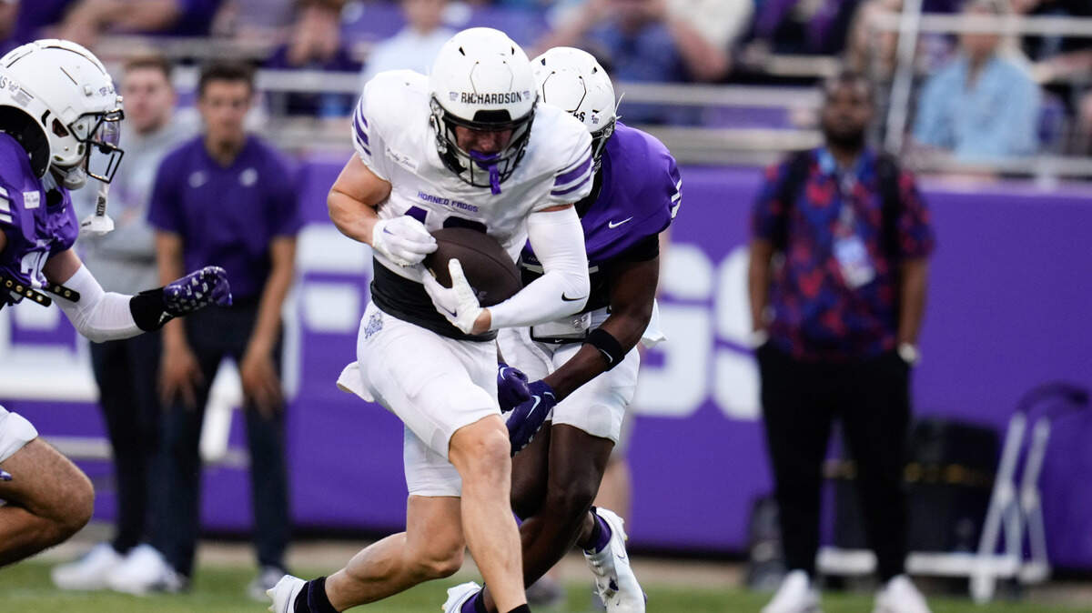 TCU Horned Frogs wide receiver JP Richardson (18) scores a touchdown during the TCU Spring Game at Amon G. Carter Stadium. He’s one of 13 incoming transfers in coach Sonny Dykes’ program.