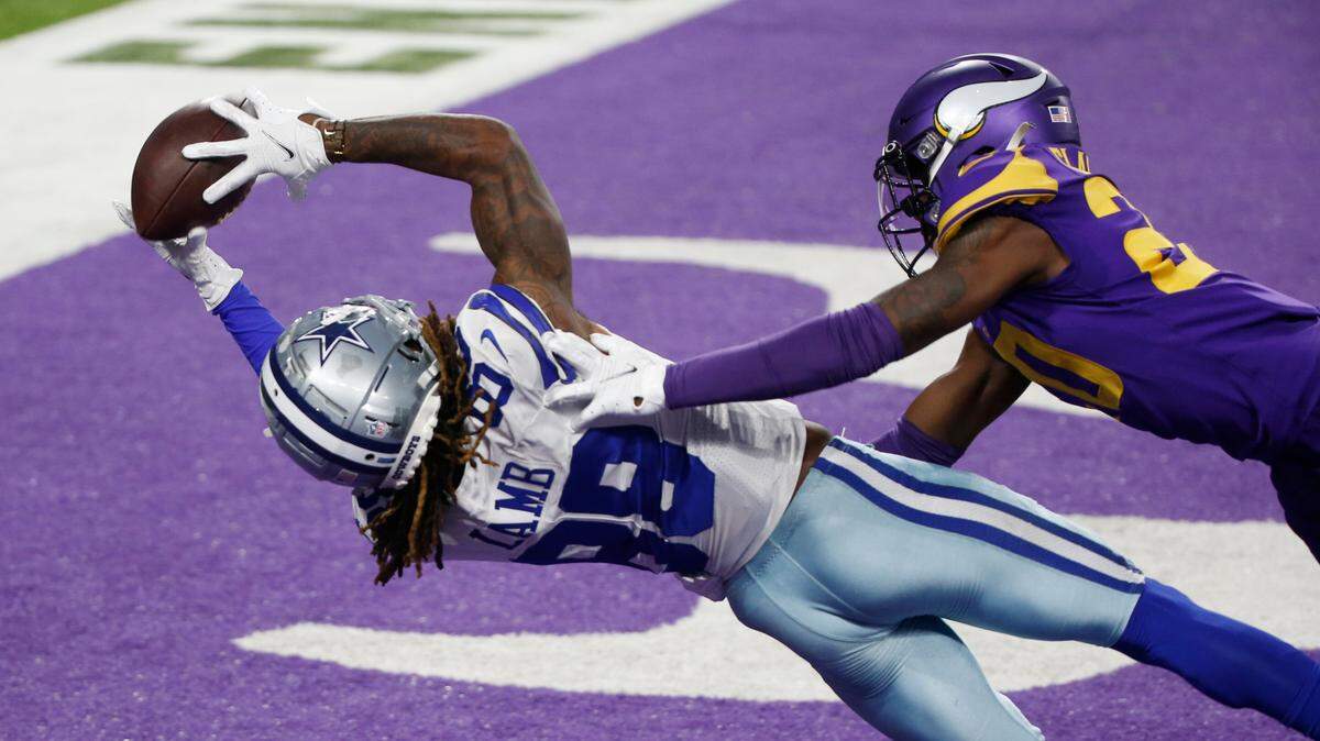 Dallas Cowboys wide receiver CeeDee Lamb made a stunning touchdown catch in the first half against the Minnesota Vikings.