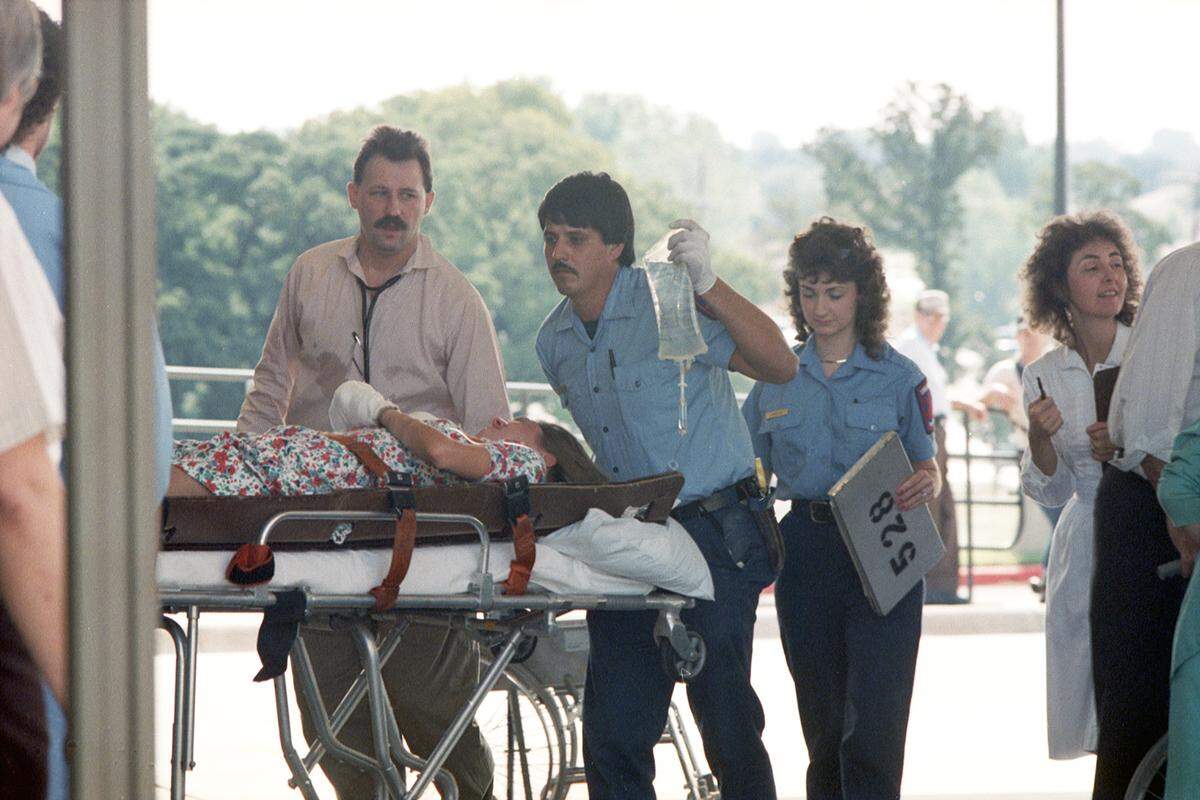 Aug. 31, 1988: Injured passengers from the crash of Delta 1141 at Dallas-Fort Worth International Airport were taken to the nearby HEB Hospital. Of the 101 passengers, 12 died in the accident, 22 were seriously injured, 49 sustained minor injuries and 18 walked away unharmed. Two of the four flight attendants died.