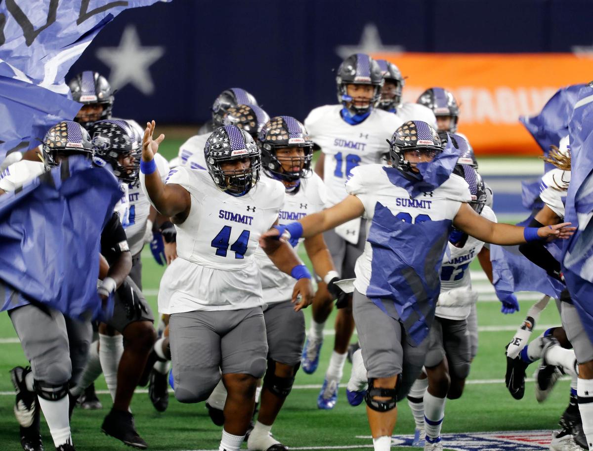 Mansfield Summit Jaguars take the field for the start of the Conference 5A Division 1 2020 state championship semi-final football game at AT&T Stadium in Arlington, Texas, Friday, Jan. 08, 2021. Ryan led Summit 21-13 at the half. (Special to the Star-Telegram Bob Booth)