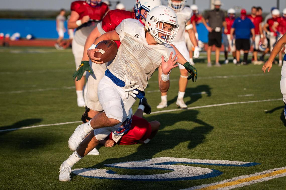 Brock player runs the ball during the season opening scrimmage against Midlothian Heritage Thursday, Aug. 20, 2020, at Brock High School.