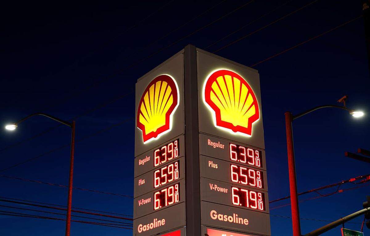 BURBANK, CALIFORNIA - MAY 11: High gas prices are displayed at a Shell gas station on May 11, 2026 in Burbank, California. President Trump today said he wants to suspend the national gas tax amid elevated gas prices as the war in Iran continues. The gas tax currently stands at 18.4 cents per gallon for gasoline and 24.4 cents per gallon for diesel. (Photo by Mario Tama/Getty Images)