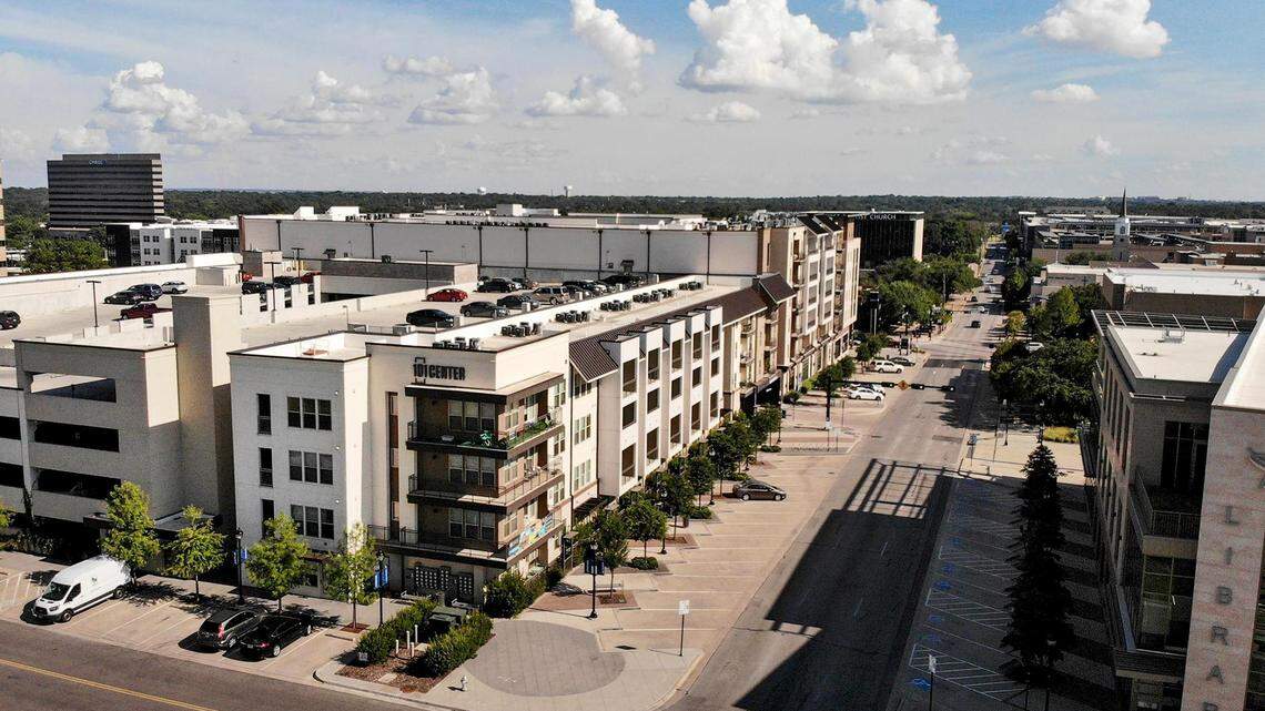 Arlington City Council approved an agreement to provide grant funding to support a grocery store at 101 S. Center St. specializing in natural food and nutrition classes.