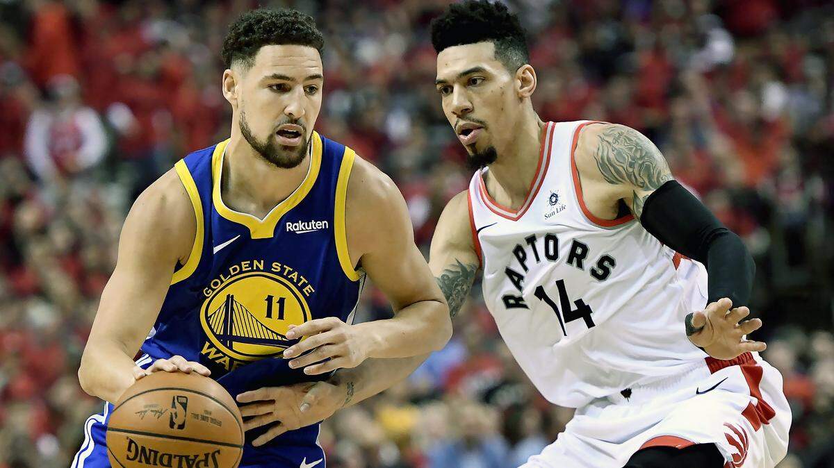 Toronto Raptors guard Danny Green (14) pressures Golden State Warriors guard Klay Thompson (11) as he drives down court during the first half of Game 2 of basketball’s NBA Finals, Sunday, June 2, 2019, in Toronto. (Frank Gunn/The Canadian Press via AP)