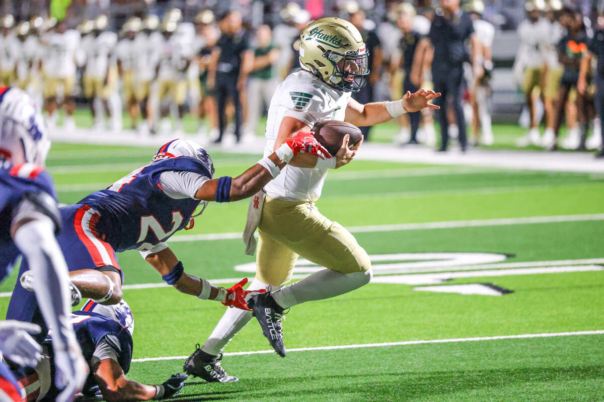 Birdville quarterback Zach Wells runs around the end for a touchdown against Richland in the Friday, Sept. 26, game at Birdville ISD FineArts/Athletics Complex.