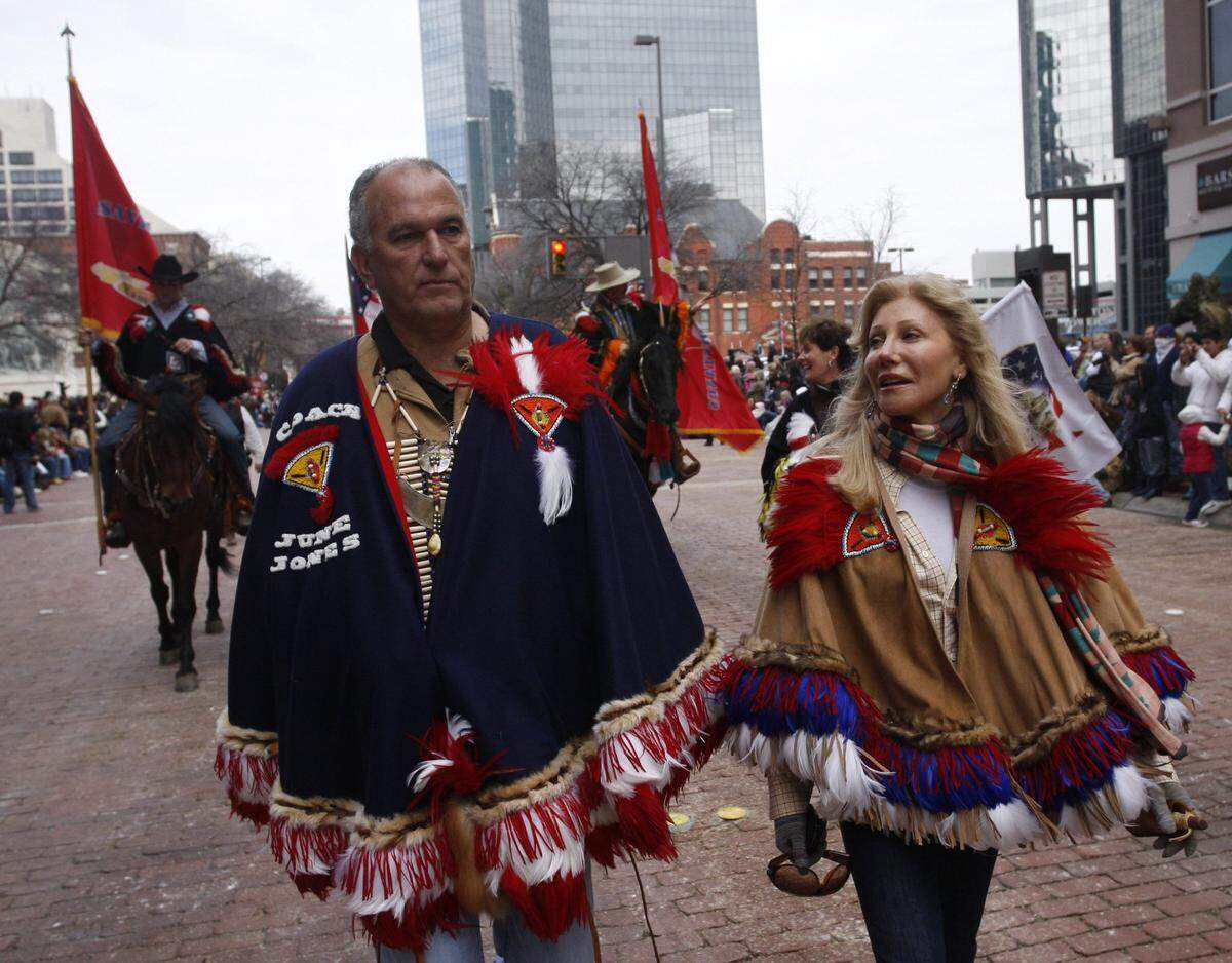 Southern Methodist University head football coach June Jones walks with Madeline Pickens, wife of T. Boone Pickens, in the Fort Worth Stock ShowÕs ÒAll Western ParadeÓ in downtown Fort Worth January 16, 2009. They were with the organization “Saving America’s Mustangs”  to raise awareness to the plight of the mustangs.  (Special to the Star-Telegram/ Richard W. Rodriguez)1