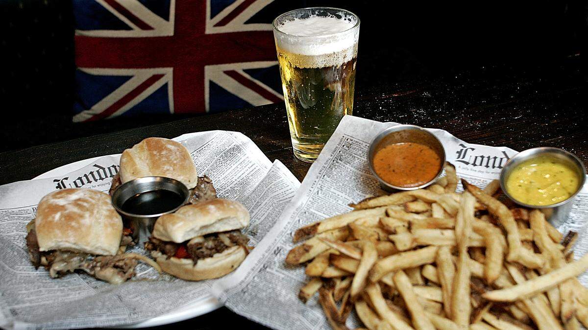 This 2013 file photo shows some of the fare at the Londoner Colleyville, including Guinness Cheese Mini Me Sliders, chips and curry and a draft beer. The restaurant/pub is closing its Colleyville Boulevard location but plans to reopen soon in a location off of Texas 121 in Colleyville.