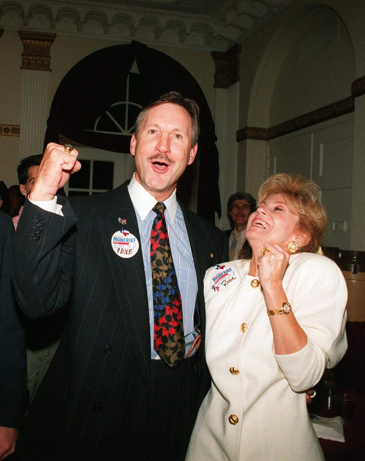 Nov. 6, 1990: Mike Moncrief and his wife Rosie celebrate his first election to the Senate in 1990.