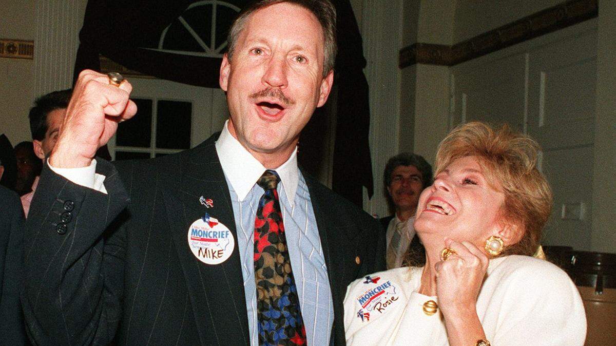 Nov. 6, 1990: Mike Moncrief and his wife Rosie celebrate his first election to the Senate in 1990.