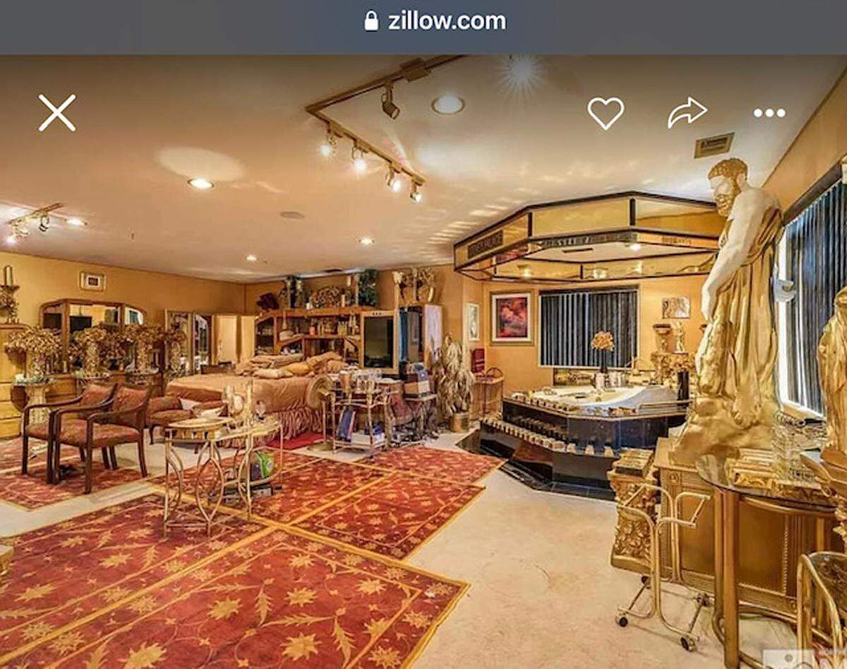 Bedroom/Bathroom