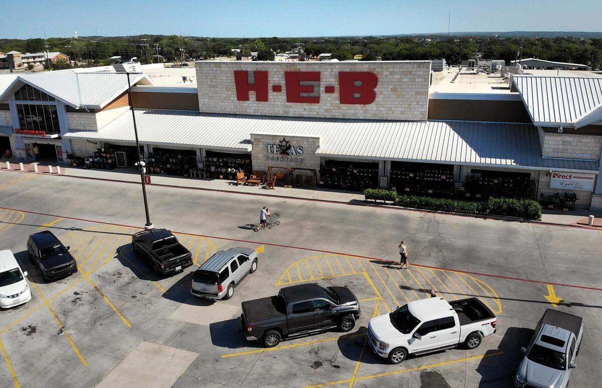 The Hudson Oaks H-E-B is about 23 miles west of Fort Worth and is one of the company’s closest stores to the city. That could change with a new H-E-B expected to be in the pipeline for north Fort Worth near Alliance Town Center.