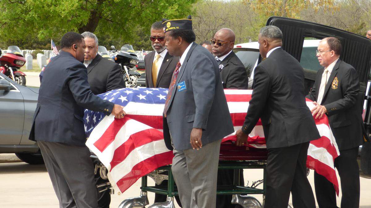 Robert T. McDaniel, last of Fort Worth’s surviving Tuskegee Airmen, was laid to rest March 28.