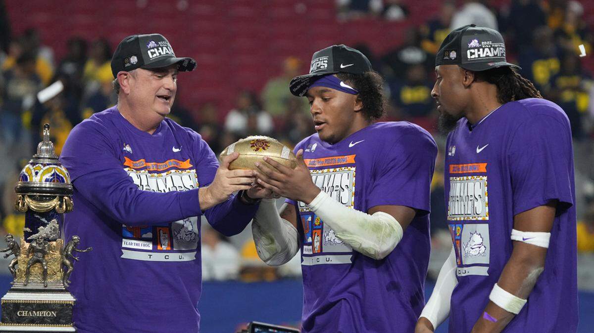 Two-time national champion runner Horatio Porter is cheering on the Horned Frogs who followed in his footsteps.