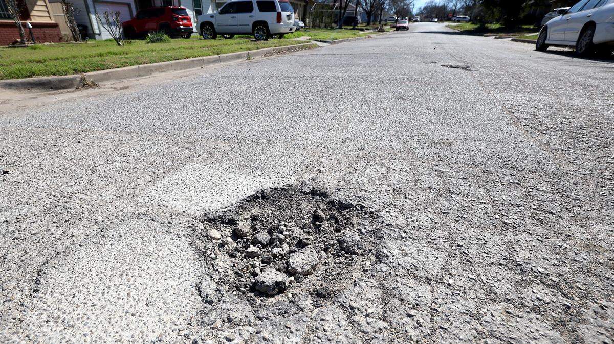 A new fee could prevent Fort Worth’s roads from deteriorating to the point where they need to be replaced. 