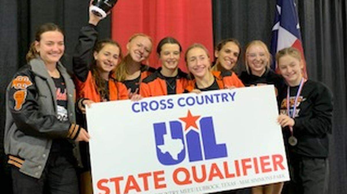 Aledo girls cross country team from left to right: Sidney Tillotson, Sofia Brandenburg, Aubrey Connally, Elizabeth Griffin, Sadie Williams, Caroline Browning, Emily Lewis, Molly Garrison (Aledo XC/Courtesy)