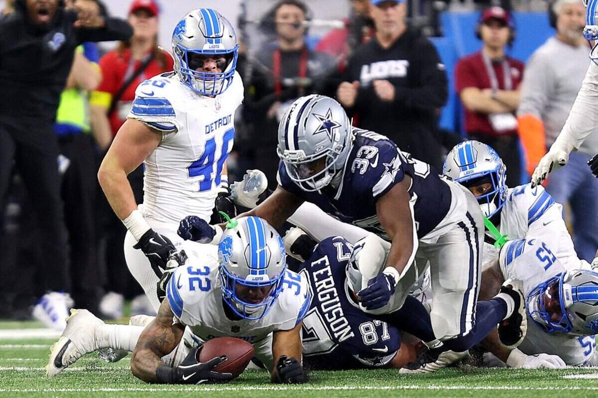 DETROIT, MICHIGAN - DECEMBER 04: Brian Branch #32 of the Detroit Lions recovers a fumble by Jake Ferguson #87 of the Dallas Cowboys during the second quarter at Ford Field on December 04, 2025 in Detroit, Michigan. (Photo by Mike Mulholland/Getty Images)