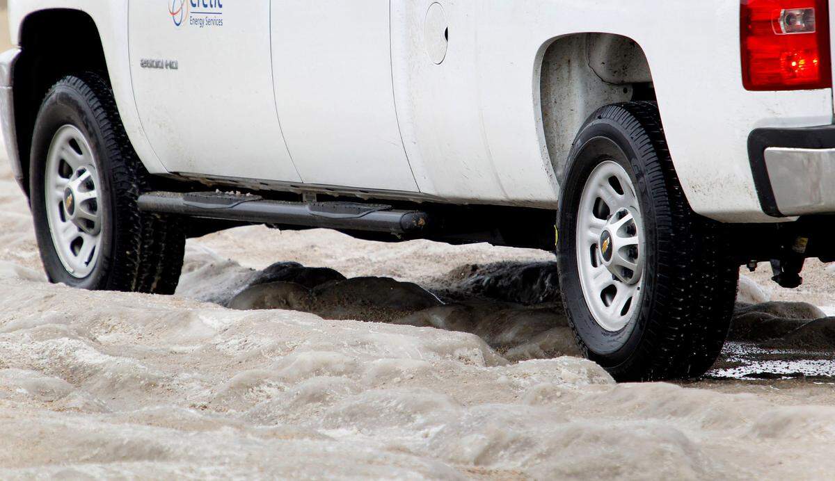 Large ice ruts on I-20 bridges from Hulen Mall to Benbrook made driving very uncomfortable for motorists until TxDOT arrived with road graders and sand trucks to cut the ice up. Cold and ice remained in Fort Worth Sunday, with roads especially treacherous in the the morning hours before temperatures rose, Sunday, December 8, 2013. (Star-Telegram/Paul Moseley)