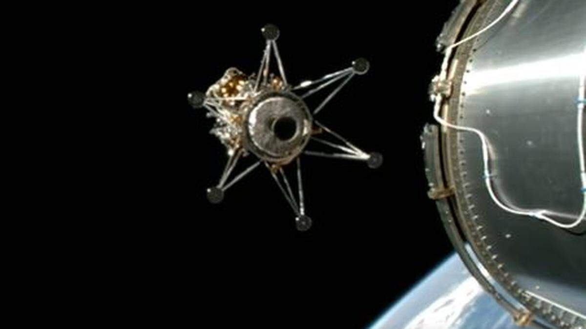 “What an incredible sight to see the IM-1 NOVA-C lunar lander drifting away from Falcon 9 second stage confirming spacecraft separation,” a SpaceX video announces. Houston-based Intuitive Machines successfully launched an unmanned spacecraft to the moon.