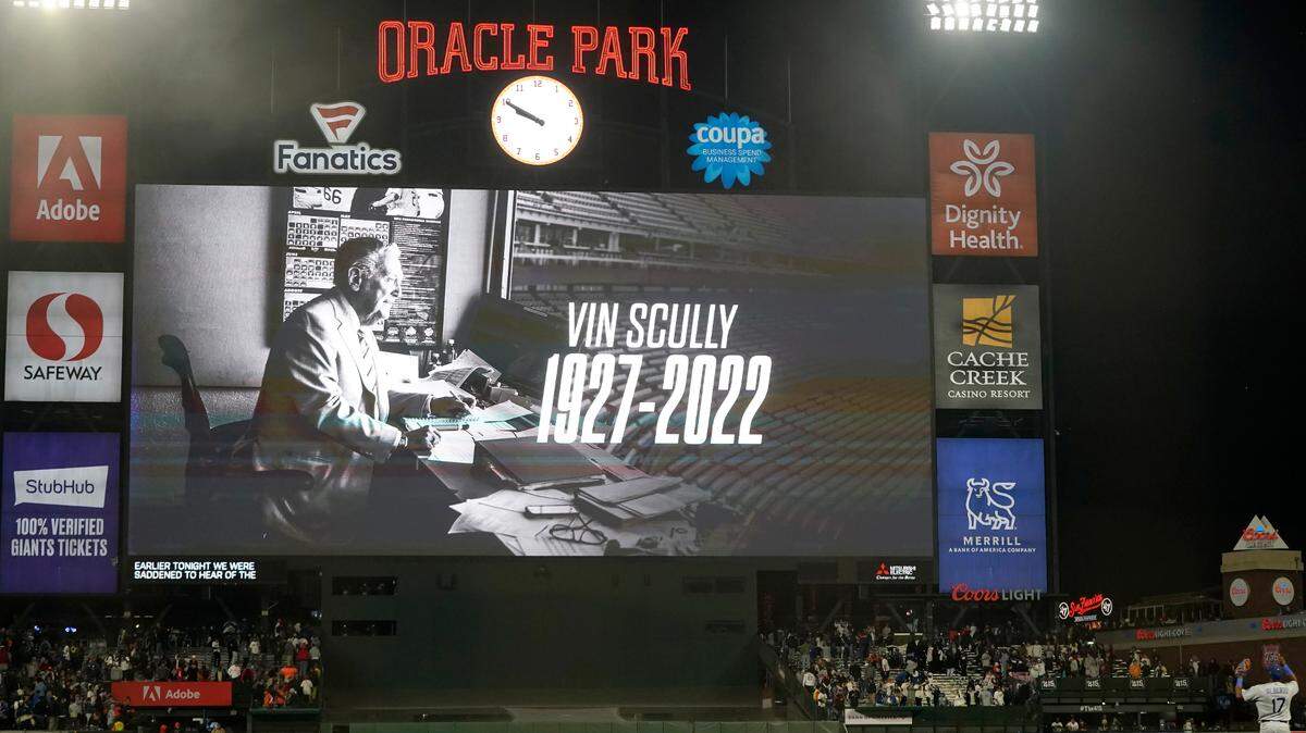 The scoreboard at Oracle Park in San Francisco paid respect to legendary broadcaster Vin Scully after the Los Angeles Dodgers announced his death Tuesday evening.