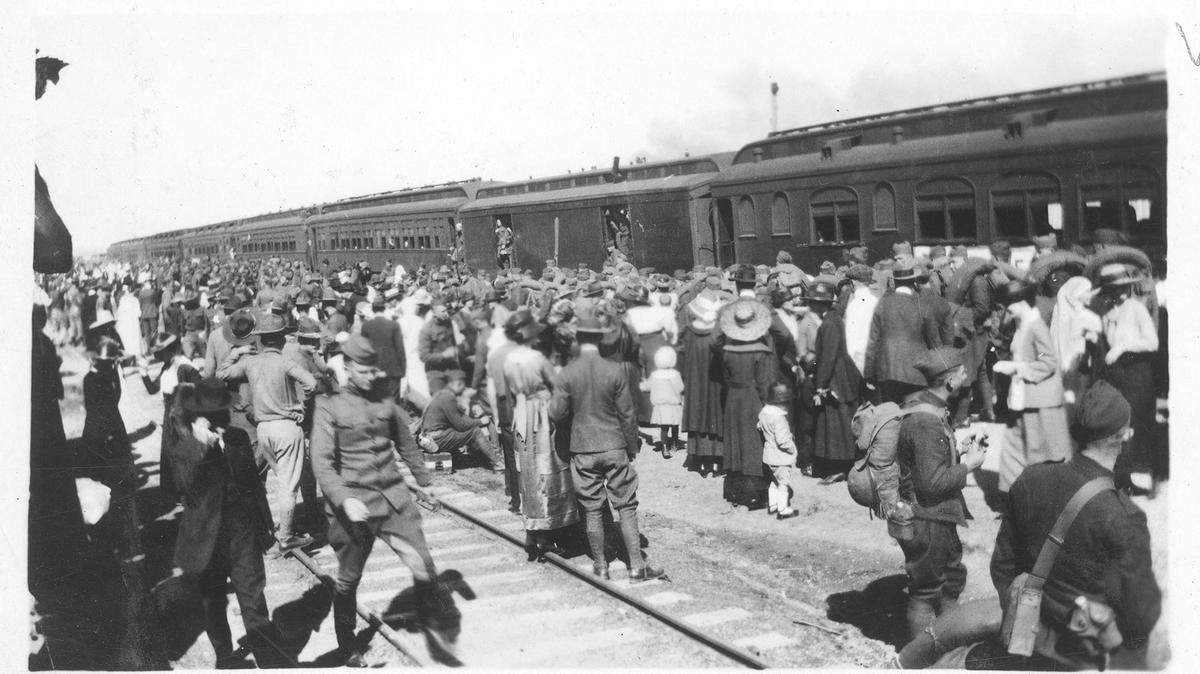 An enthusiastic crowd greets troops from the 132nd Field Artillery (formerly the First Texas Cavalry) as they arrive at Camp Bowie on April 7, 1919, for demobilization.