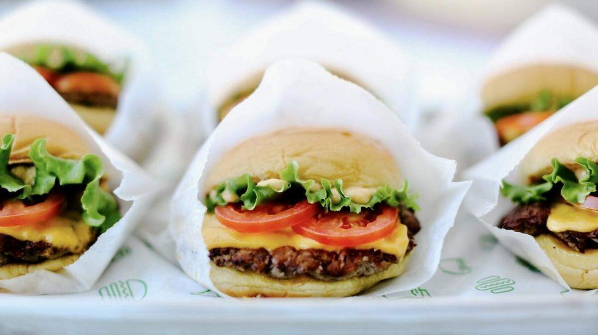 Shake Shack, a New York-born cult favorite, is expanding to the WestBend shopping center in Fort Worth.