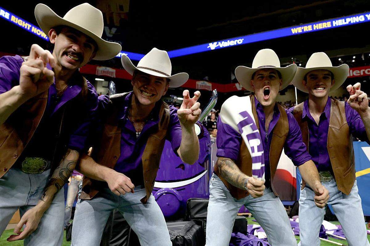 TCU fans react during the fourth quarter against USC in the Alamo Bowl on Tuesday.