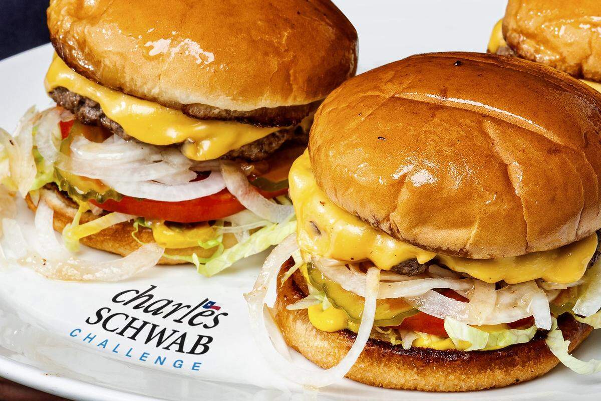 Kincaid’s Hamburgers, a Fort Worth tradition since 1964 from a grocery that opened in 1946, will serve quarter-pound burgers at the annual Charles Schwab Challenge golf tournament May 25-31 at Colonial Country Club.