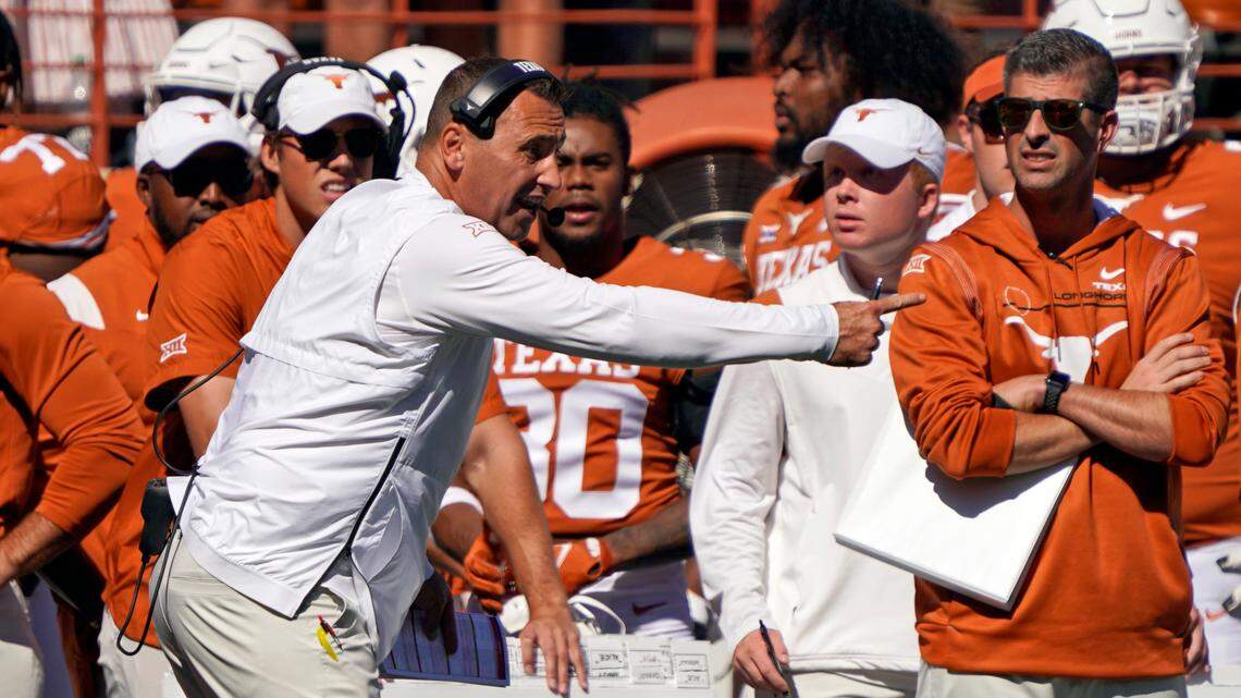 Texas head coach Steve Sarkisian saw his team blow a lead for the second consecutive week after the Longhorns lost Saturday to Oklahoma State 32-24 in Austin.