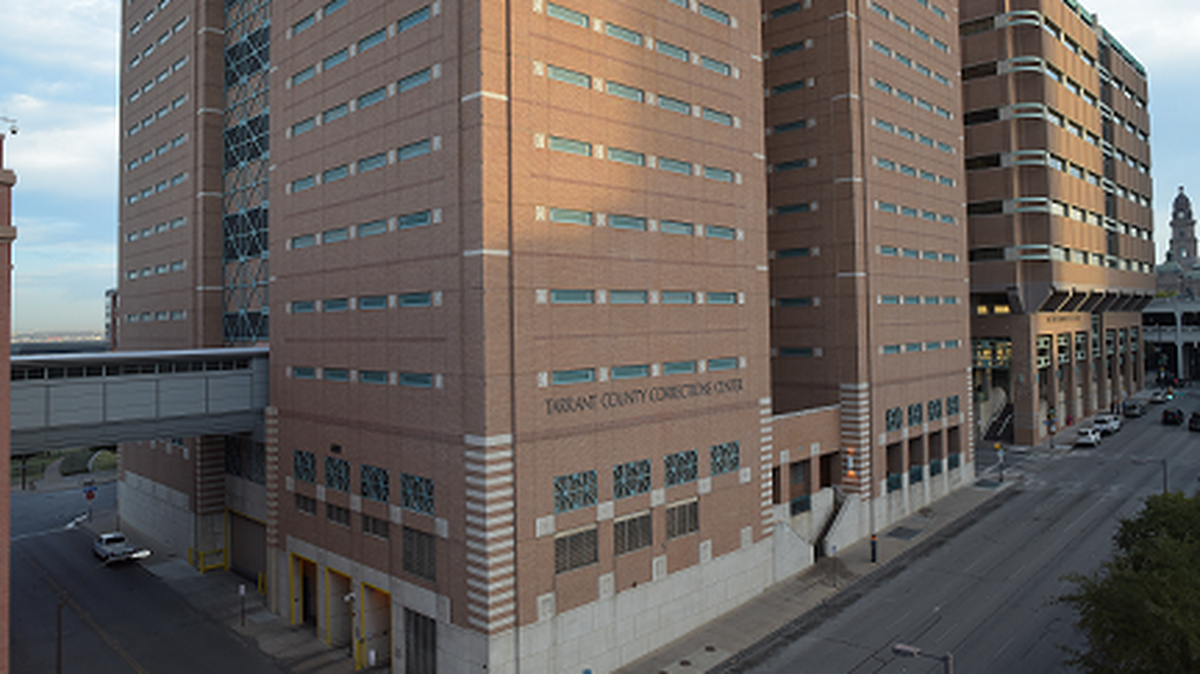 A 62-year-old man died in the Tarrant County jail on Sunday, according to the county medical examiner’s office.