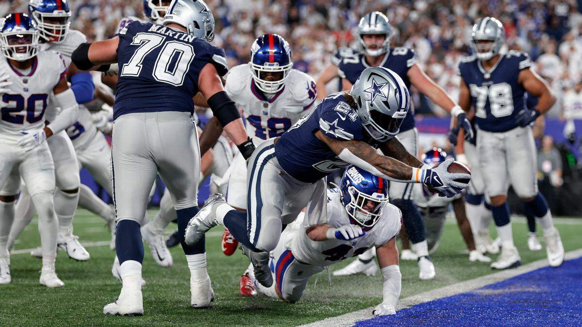 Dallas Cowboys running back Ezekiel Elliott (21) leaps across the goal line for a touchdown against the New York Giants during the third quarter of an NFL football game, Monday, Sept. 26, 2022, in East Rutherford, N.J. (AP Photo/Adam Hunger)