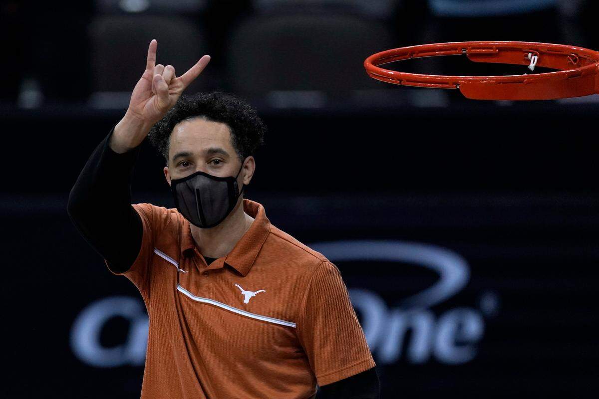 Texas head coach Shaka Smart motions to the crowd after winning the NCAA college basketball game against Oklahoma State for the Big 12 tournament championship in Kansas City, Mo, Saturday, March 13, 2021. (AP Photo/Charlie Riedel)