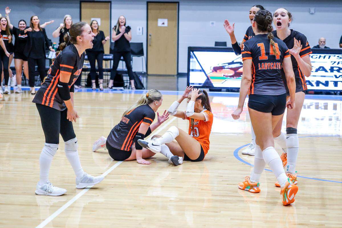Aledo players react after winning match point in Thursday’s game.