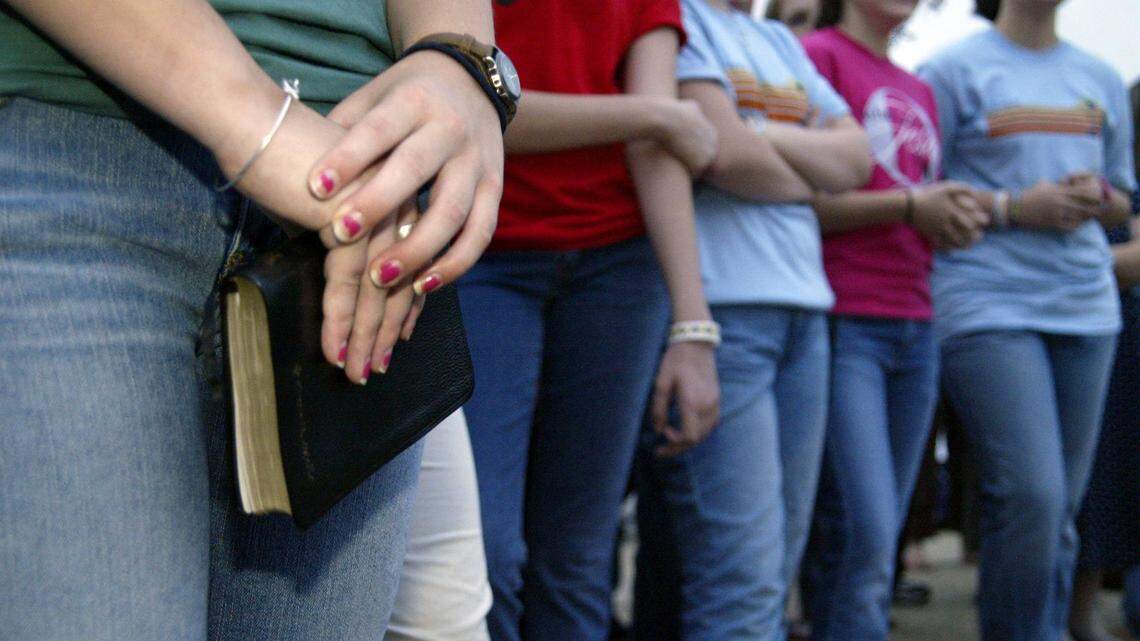 Fort Worth ISD to consider new prayer policy during school day for students