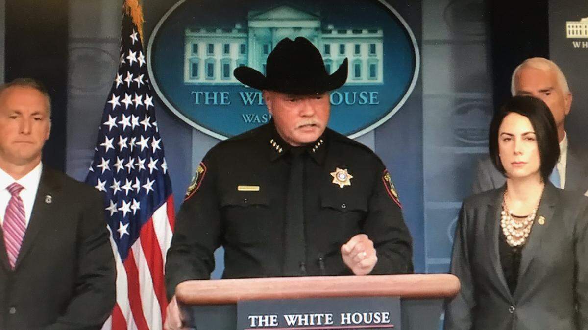 El Sheriff del condado Tarrant, Bill Waybourn, habló en una conferencia de prensa en la Casa Blanca.