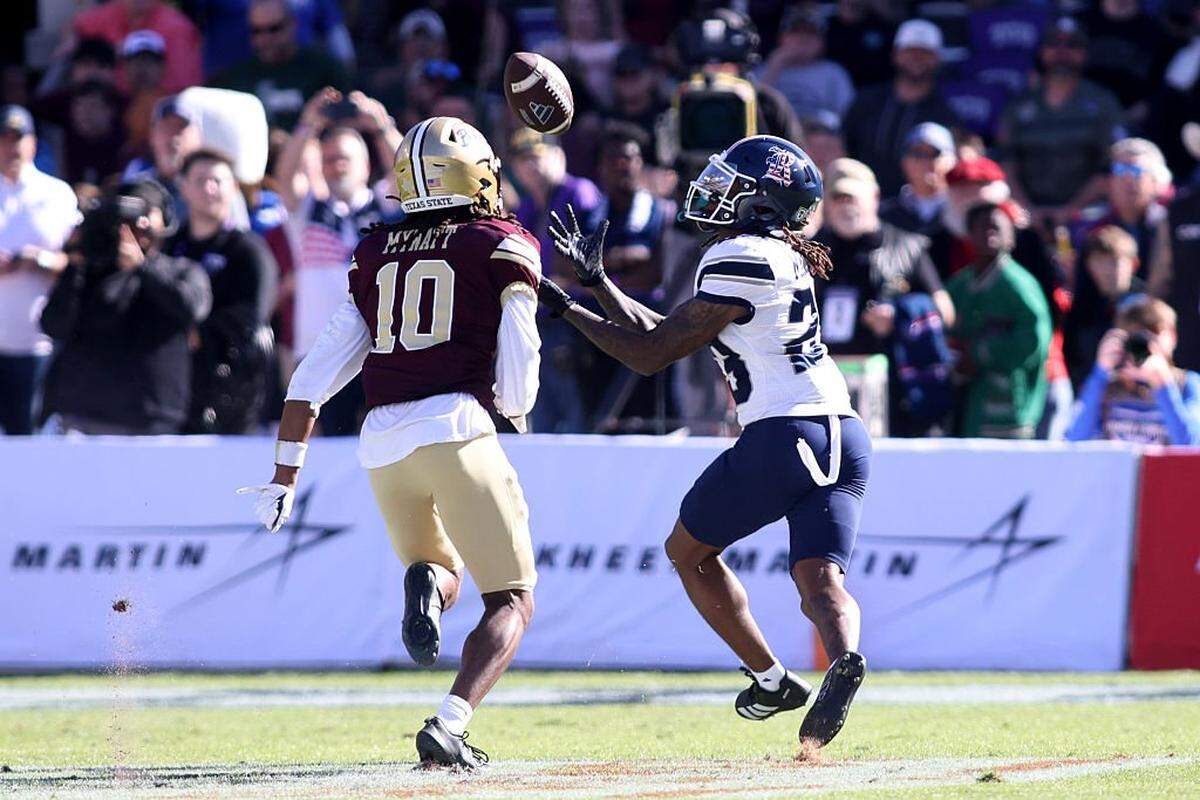 FORT WORTH, TEXAS - JANUARY 02: Payton Matthews #23 of the Rice Owls catches a pass against Javis Mynatt #10 of the Texas State Bobcats during the first half during the 2026 Lockheed Martin Armed Forces Bowl at Amon G. Carter Stadium on January 02, 2026 in Fort Worth, Texas. (Photo by Tim Heitman/Getty Images)