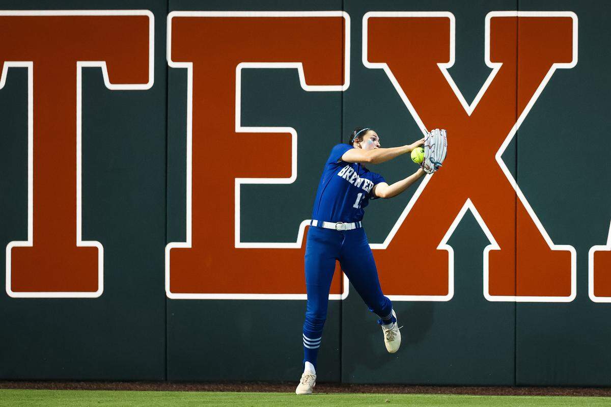 White Settlement Brewer left fielder Ella Glover (15) makes a catch against the wall against Montgomery Lake Creek in the UIL Class 5A Division II state softball championship game at Red & Charline McCombs field in Austin, Texas, on Friday, May 29, 2026.