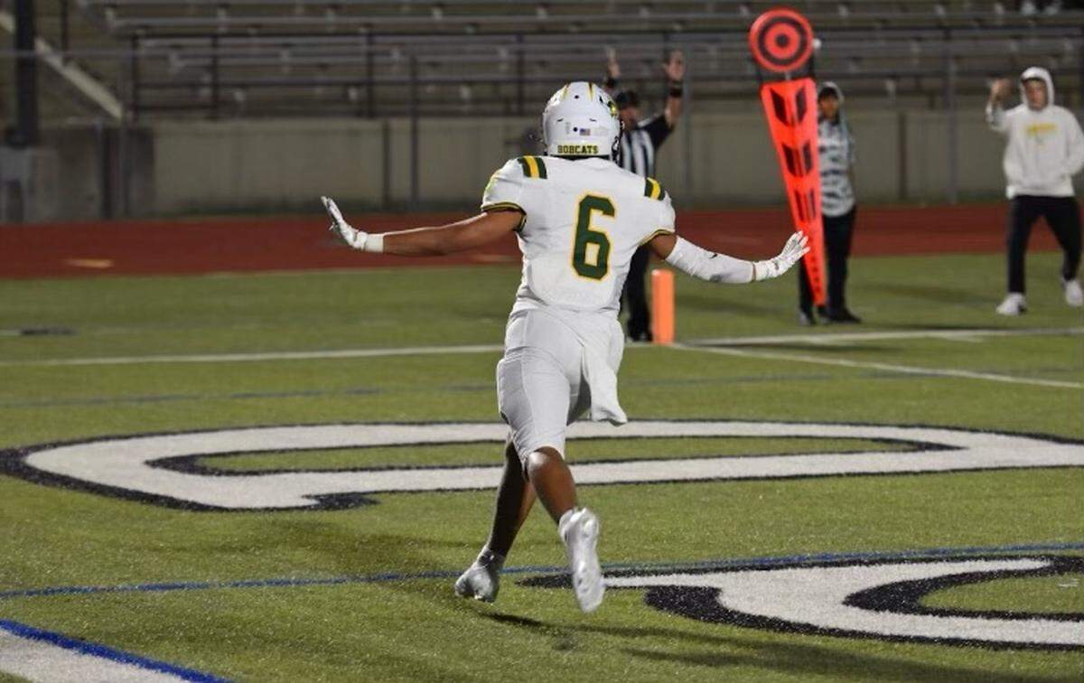 Benbrook’s Roderick Hodge (6) leads the Bobcats to their final touchdown of the night during a high school football game against Western Hills at Clark Stadium in Fort Worth, Texas, Friday Oct. 15, 2021 Benbrook won 43-13. (Jaylyn Ferguson/special to the Star-Telegram)