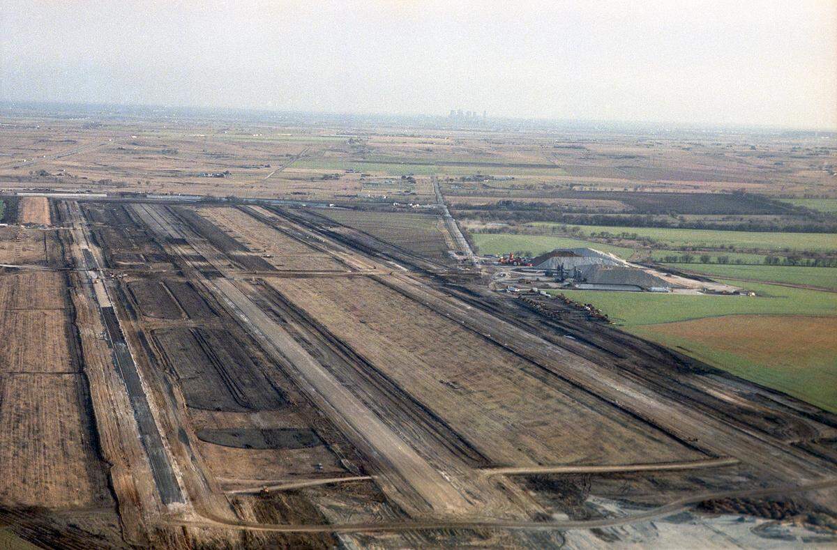 March 19, 1989: An aerial view of construction at Alliance Airport in Fort Worth.