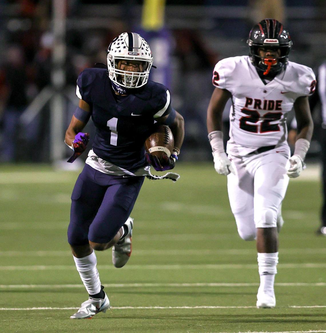 Richland receiver CJ Nelson (1) goes 56 yards for a touchdown reception against Colleyville Heritage during the first half of a high school football game, October 23, 2020 played at the Birdville ISD Fine Arts/Athletics Complex in North Richland Hills, Tx. (Steve Nurenberg Special to the Star-Telegram)